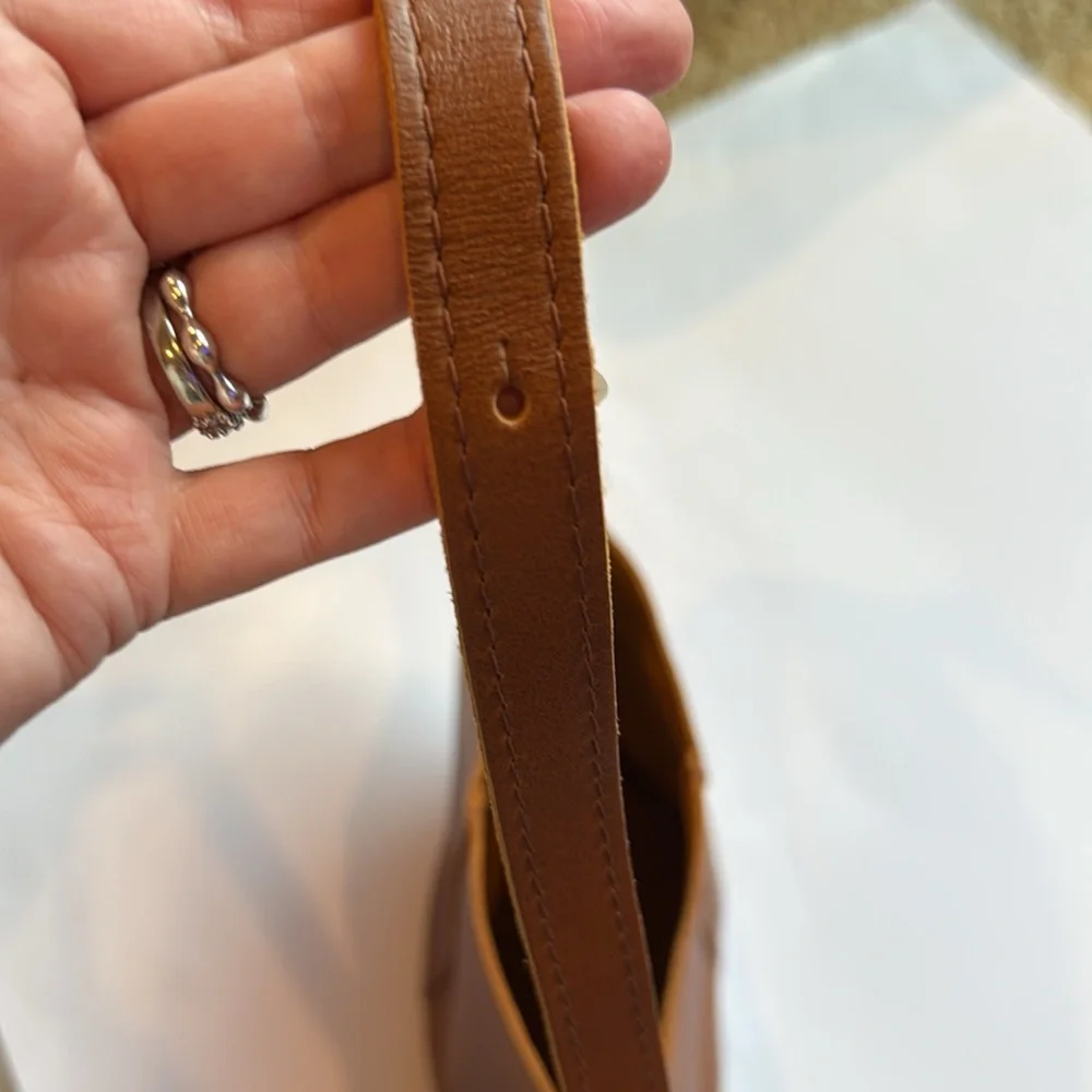 Portland Leather Small Kangaroo Shoulder Bag - Picture 8 of 15